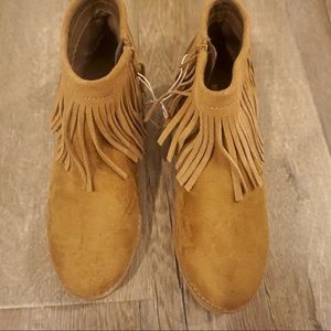 Women’s mossimo boots size 6 1/2.